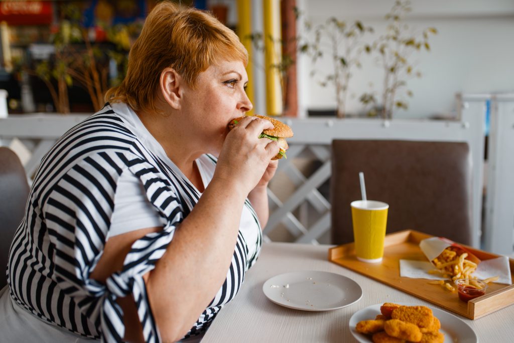 MITOS Y FANTASÍAS RELACIONADOS A LA OBESIDAD